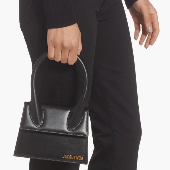 Jacquemus Handbags - Brand New WOT Jacquemus Le Medium Chiquito